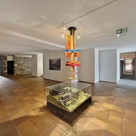 Alpine Club Retreat, Studio, Pool And View * Crans-Montana