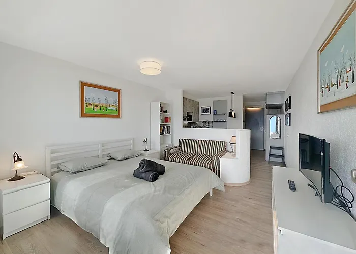 Alpine Club Retreat, Studio, Pool And View 公寓